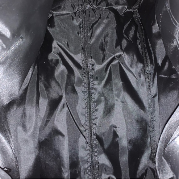 Bioworld Sanrio Hello Kitty Wheeled Travel Duffle Carry-On Luggage Bag-NWT - Picture 5 of 12